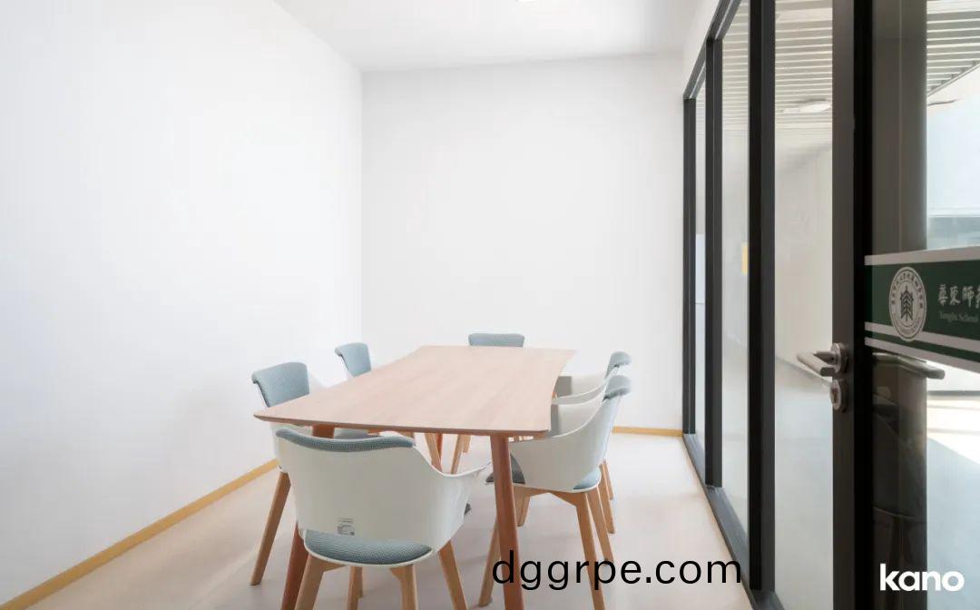 大学家具之小型会议室