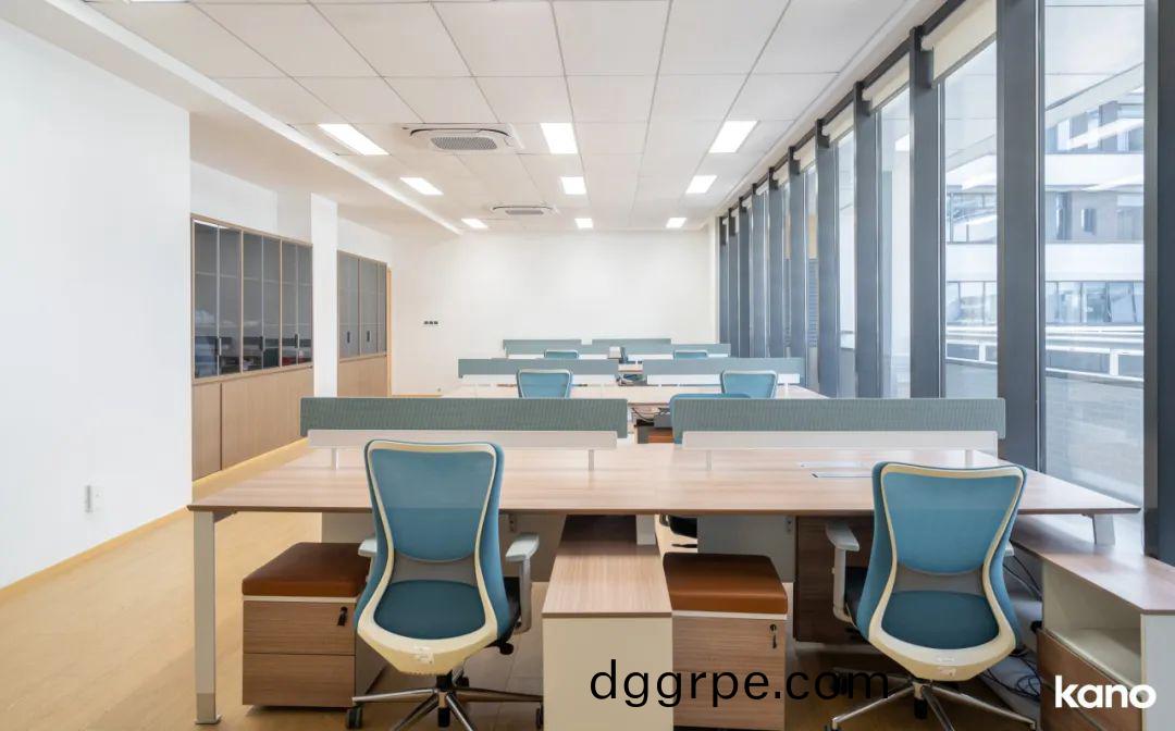 大学老师办公桌