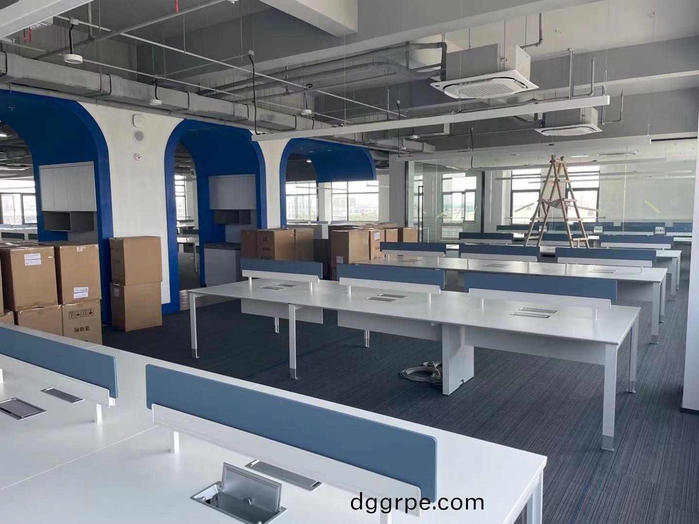 办公桌安装图片