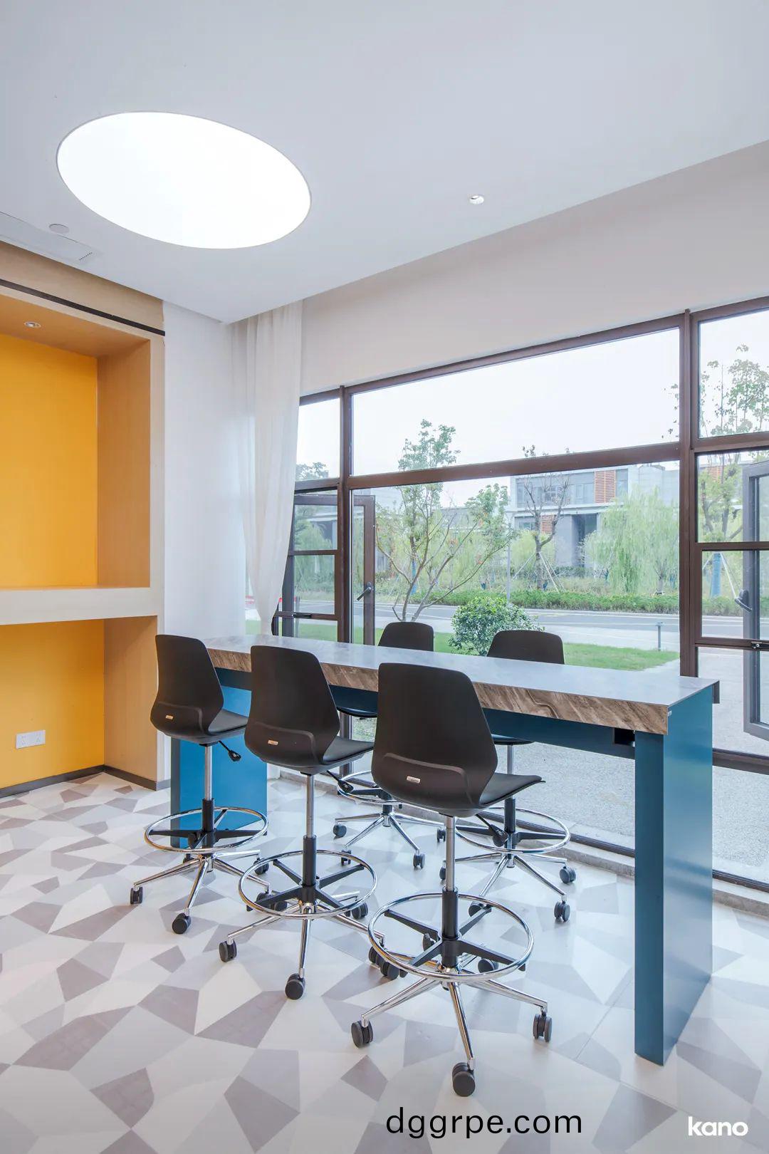 大学办公室吧台