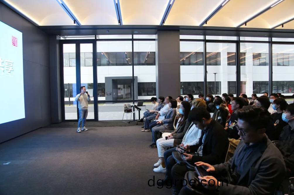 中国计量大学学生团队参加科尔卡诺座谈会