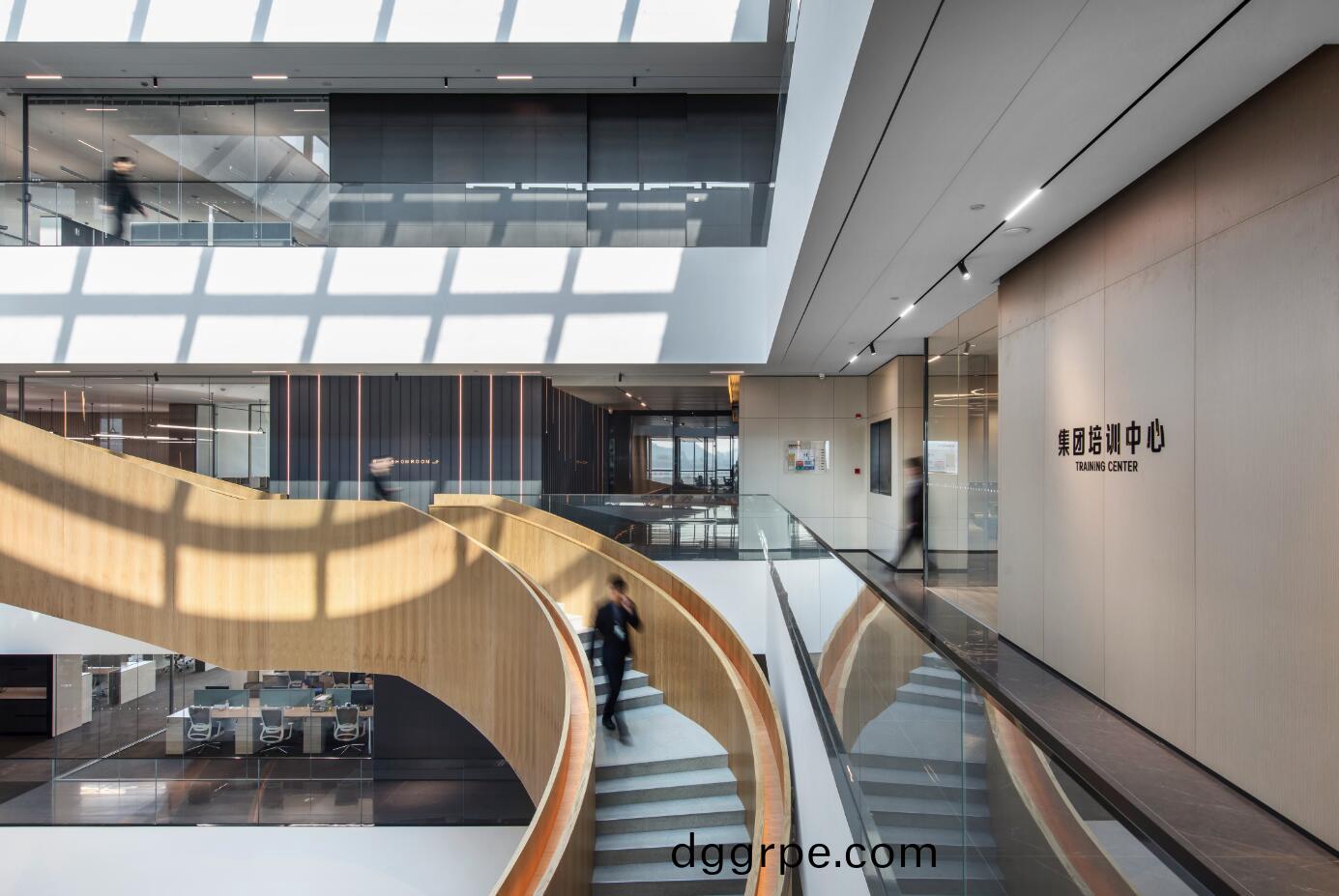 科尔卡诺旋转楼梯—科尔卡诺办公家具办公大楼实拍图