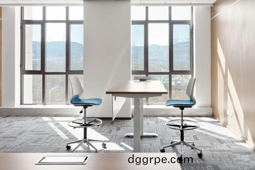 百洋医药集团办公楼家具配套之升降办公桌