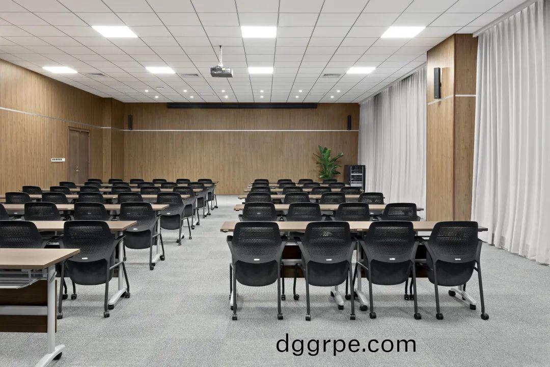 百洋医药集团办公楼家具配套之培训室